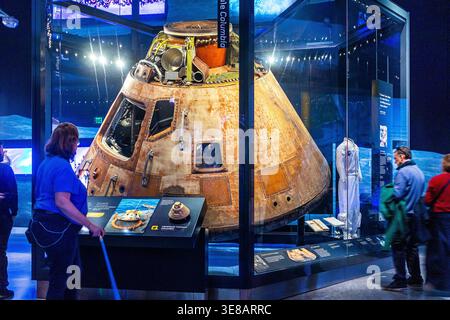 Apollo 11 Command Module Columbia allo Smithsonian Air and Space Museum di Washington, DC, alloggi per l'equipaggio della prima missione di atterraggio lunare Foto Stock
