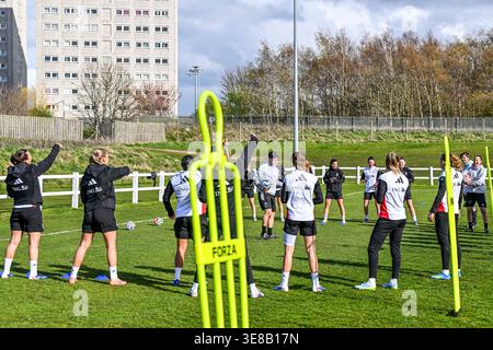 Edimburgo, Regno Unito. 12 aprile 2026. Nella foto durante la sessione di allenamento MD-2 prima di una partita di calcio femminile tra le squadre nazionali di Scozia e Belgio, chiamata Red Flames, il terzo giorno di partita nel gruppo B4 di Lega B nella fase di campionato della UEFA Women's European Qualifiers 2026-27, domenica 12 aprile 2026 a Edimburgo, Scozia. Crediti: Sportpix/Alamy Live News Foto Stock