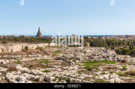 Panoramica dell'area archeologica di Neapolis a Siracusa, Sicilia, Italia. Foto Stock