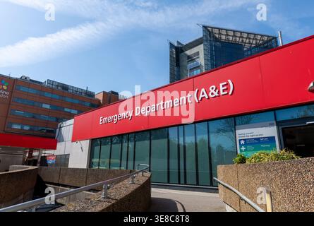 Londra. Regno Unito - aprile 08. 2026. Il pronto soccorso e il pronto soccorso dell'ospedale St. Thomas. Foto Stock
