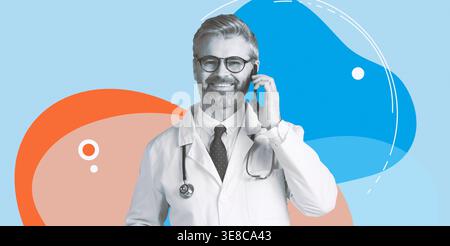 Medico maturo effettua una chiamata a un paziente o a un collega in un'impostazione di Blue Studio Foto Stock