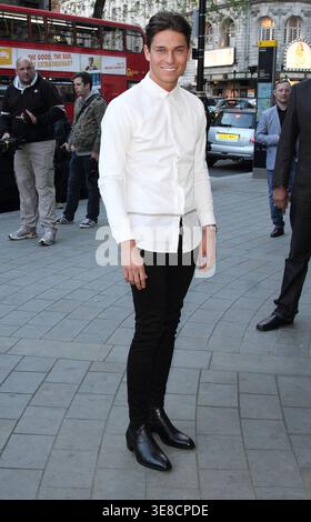 Londra, Regno Unito. Joey Essex a 'ruba Banksy' Launch Party a me Londra hotel, Aldwych, Londra il 24 aprile 2014. Ref: LMK73-48260-250414 Keith Mayhew/punto di riferimento media. WWW.LMKMEDIA.COM Foto Stock