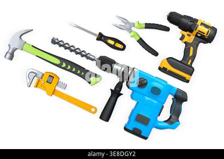 Utensili manuali e elettrici assortiti, tra cui trapano, martello e pinze, isolati su sfondo bianco con percorso di ritaglio. Concetto di riparazione e costruzione Foto Stock