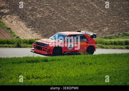 Felix Pailer nella sua Lancia Delta HF integrale Evo ad un HillClimb Event Foto Stock