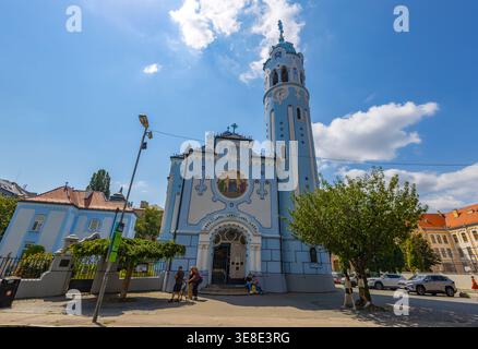 BRATISLAVA, SLOVACCHIA, 22 LUGLIO 2024 - Chiesa di Santa Elisabetta, meglio conosciuta come la Chiesa Blu di Bratislava, Slovacchia Foto Stock
