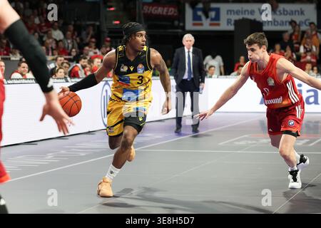 Stefan Smith (MHP Riesen Ludwigsburg, #03) con Nenad Dimitrijevic (FC Bayern Basketball, #00), GER, FC Bayern Basketball vs. MHP Riesen Ludwigsburg, Basketball, easycredit Basketball Bundesliga [Bundesliga], 13 ° turno, stagione 2025/2026, 14 aprile 2026, Foto Stock
