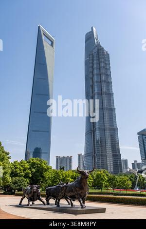 Shanghai, Cina - 19 maggio 2025 quartiere finanziario Lujiazui di Shanghai, con grattacieli più alti, la Shanghai Tower, Shanghai World Financi Foto Stock