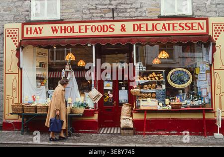 Richard Booth, un eccentrico libraio che ha trasformato Hay-on-Wye nella più grande città del mondo di libri di seconda mano, 1990 Foto Stock