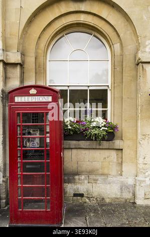 LONDRA - 17 LUGLIO: Stivali telefonici nel centro della capitale del Regno Unito il 17 luglio 2015 a Londra, Regno Unito Foto Stock