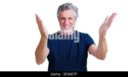 Uomo anziano sorridente e applaude con le mani in alto Foto Stock