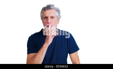 Uomo maturo che fa un gesto di silenzio con un dito sulle labbra Foto Stock