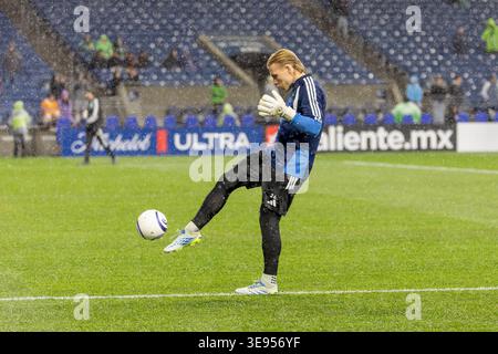Seattle, Washington, Stati Uniti. 15 aprile 2026. 15 aprile 2026; Seattle, Washington, USA; il portiere dei Seattle Sounders Andrew Thomas #26 si scalda prima della partita Seattle Sounders vs Tigres nella CONCACAF Champions Cup al Lumen Field.credito obbligatorio: Melissa Levin - Zuma Press (Credit Image: © Melissa Levin/ZUMA Press Wire) SOLO PER USO EDITORIALE! Non per USO commerciale! Foto Stock
