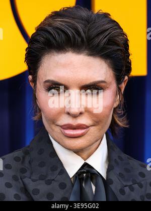 Hollywood, Stati Uniti. 16 aprile 2026. HOLLYWOOD, LOS ANGELES, CALIFORNIA, Stati Uniti - 15 APRILE: Lisa Rinna arriva alla premiere di Los Angeles della seconda stagione di "Running Point" di Netflix, tenutasi all'Egyptian Theatre Hollywood il 15 aprile 2026 a Hollywood, Los Angeles, California, Stati Uniti. (Foto di Xavier Collin/Image Press Agency) credito: Image Press Agency/Alamy Live News Foto Stock