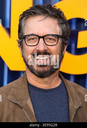 Hollywood, Stati Uniti. 16 aprile 2026. HOLLYWOOD, LOS ANGELES, CALIFORNIA, Stati Uniti - 15 APRILE: Ray Romano arriva alla premiere di Los Angeles della seconda stagione di "Running Point" di Netflix, tenutasi all'Egyptian Theatre Hollywood il 15 aprile 2026 a Hollywood, Los Angeles, California, Stati Uniti. (Foto di Xavier Collin/Image Press Agency) credito: Image Press Agency/Alamy Live News Foto Stock