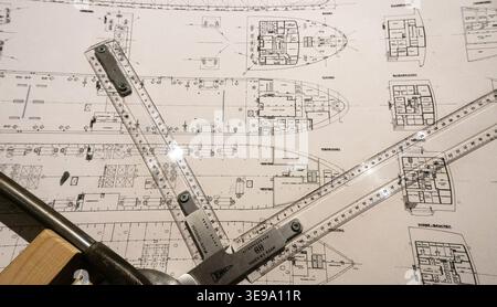 Set di disegni di navi e disegnatori tavola da disegno, Rotterdam, Paesi Bassi Foto Stock