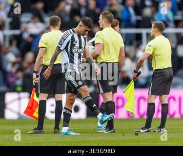 St James Park, Newcastle, Regno Unito. 18 aprile 2026. Premier League Football, Newcastle United contro Bournemouth; Bruno Guimaraes del Newcastle United sembra deluso Credit: Action Plus Sports/Alamy Live News Foto Stock