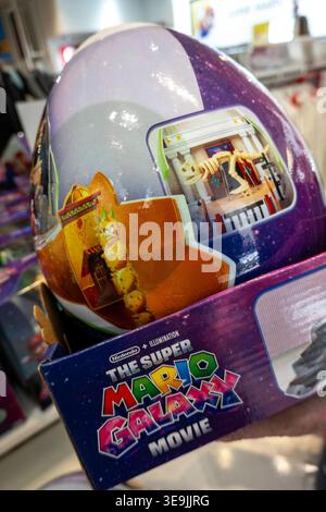 Il negozio Nintendo New York nel Rockefeller Center è una destinazione popolare per tutte le età, 2026 anni, New York City, Stati Uniti Foto Stock