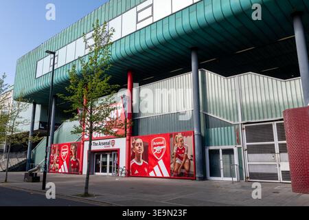 Londra. Regno Unito - 12 aprile. 2026. Vista sulla strada del negozio Arsenal Football Club Highbury. Foto Stock
