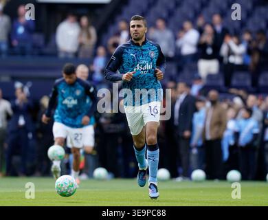 Manchester, Regno Unito. 19 aprile 2026. Rodri del Manchester City durante la partita Manchester City vs Arsenal Premier League all'Etihad Stadium di Manchester. Il credito per immagini dovrebbe essere: Andrew Yates/Sportimage Credit: Sportimage Ltd/Alamy Live News Foto Stock