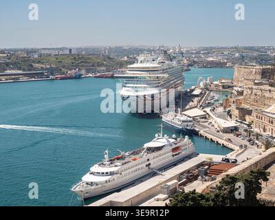 Nave da crociera Azura a Grand Harbour la Valletta Malta Foto Stock
