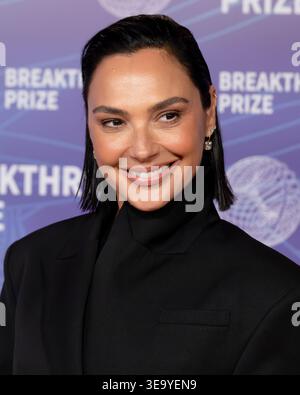 18 aprile 2026, Santa Monica, California, USA: Attrice israeliana, la modella e produttrice GAL GADOT, 40 anni, partecipa alla dodicesima cerimonia di premiazione del Premio Breakthrough. (Credit Image: © Billy Bennight/ZUMA Press Wire) SOLO PER USO EDITORIALE! Non per USO commerciale! Foto Stock