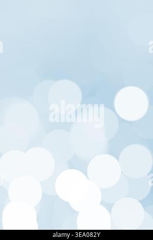 Texture bokeh blu chiaro astratta verticale con cerchi bianchi morbidi, sfondo pastello arioso, sfocatura uniforme, look minimale pulito, spazio di copia Foto Stock