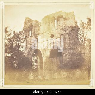The Tomb of Sir W. Scott, nell'abbazia di Dryburgh di William Henry Fox Talbot, 1844, romantiche rovine di un'abbazia scozzese con archi gotici e muratura ricoperta di edera Foto Stock