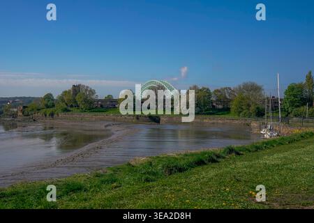 Vista sul fiume Mersey con il Ponte del Giubileo d'Argento sullo sfondo lunedì 20 aprile 2026. Foto di James Giblin (foto di Alamy Stock) Foto Stock