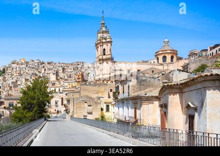 Il Duomo di San Giorgio o la Cattedrale di San Giorgio a Modica. Modica è una città della Sicilia meridionale, in Italia. Foto Stock