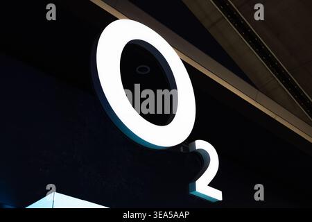 Primo piano del provider di rete mobile O2. Londra, Regno Unito, 17 febbraio 2023 Foto Stock