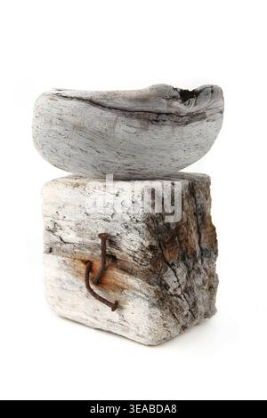 Driftwood isolato su sfondo bianco. Pezzi di legno marino. Foto Stock