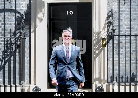 Peter Kyle MP - Segretario di Stato per le imprese e il commercio - partenza dopo una riunione di gabinetto al 10 di Downing Street, 21 aprile 2026 Foto Stock