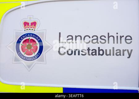 Stemma della polizia del Lancashire vicino a Turf Moor, Burnley. Data foto: Mercoledì 22 aprile 2026. Foto Stock