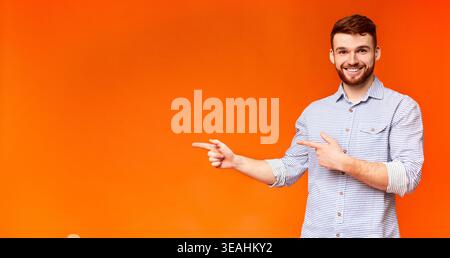 Ottimista l uomo con la barba rivolto lontano in spazio libero Foto Stock