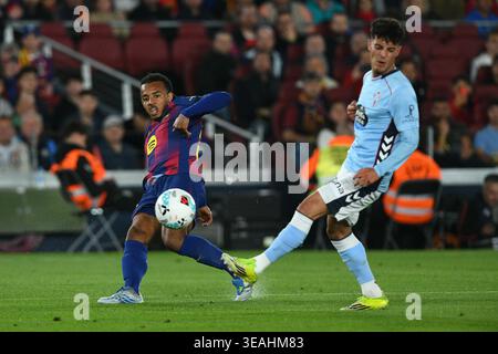 Barcellona, ESP. 22 aprile 2026. FC BARCELONA vs RC CELTA 22 aprile 2026 Jules Kounde (23) del FC Barcelona durante la partita tra FC Barcelona e Celta de Vigo corrispondente alla trentesima giornata di la Liga EA Sports al Spotify Camp Nou di Barcellona, Spagna. Crediti: Rosdemora/Alamy Live News Foto Stock