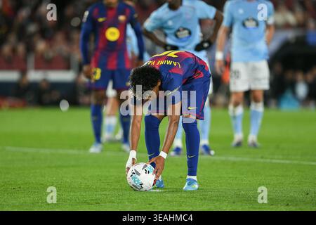 Barcellona, ESP. 22 aprile 2026. FC BARCELONA vs RC CELTA 22 aprile 2026 Lamine Yamal (10) del FC Barcelona durante la partita tra FC Barcelona e Celta de Vigo corrispondente alla trentesima giornata di la Liga EA Sports al Spotify Camp Nou di Barcellona, Spagna. Crediti: Rosdemora/Alamy Live News Foto Stock