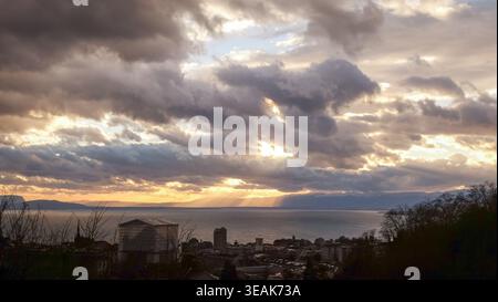 Il tramonto sul Lago di Ginevra e Montreux Foto Stock