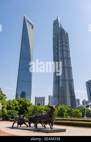Shanghai, Cina - 19 maggio 2025 quartiere finanziario Lujiazui di Shanghai, con grattacieli più alti, la Shanghai Tower, Shanghai World Financi Foto Stock