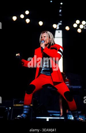 Billy Idol si esibisce dal vivo sul palco al National Bowl di Milton Keynes, Buckinghamshire, Regno Unito, il 18 settembre 1993. 35 mm a colori. Foto Stock