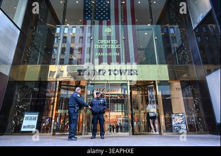New York, Stati Uniti. 23 aprile 2026. La Trump Tower a New York City, USA il 10 aprile 2026. Foto di Tomas Stevens/ABACAPRESS.COM credito: Abaca Press/Alamy Live News Foto Stock