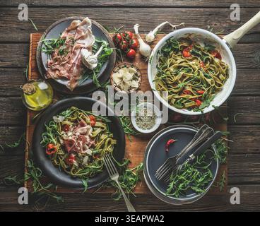 cena, cucina italiana, pasta, cene, involtini, cucina italiana, cucina italiana, piatti di pasta Foto Stock
