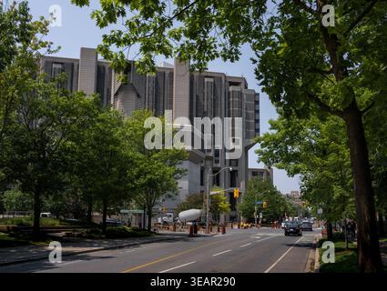 Biblioteca Robarts presso l'Università di Toronto - Campus St. George - Toronto, Ontario, Canada Foto Stock