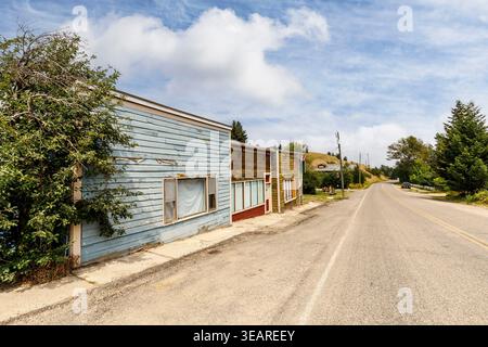 Proprietà vuote nella città fantasma di Pony, Montana, Stati Uniti Foto Stock