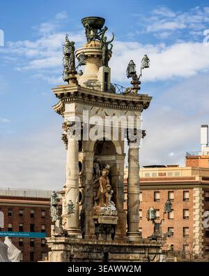 Fontana monumentale in Plaza de Espana, Barcellona, Catalogna, Spagna Foto Stock