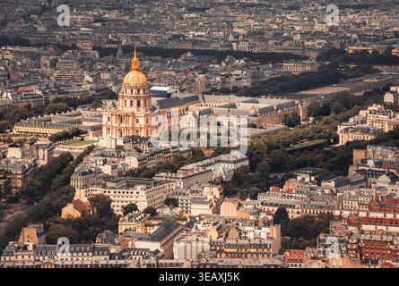 Dome des Invalides e edificio con vista sulla città di Parigi Foto Stock