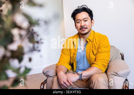ritratto di giovane uomo d'affari creativo asiatico Foto Stock