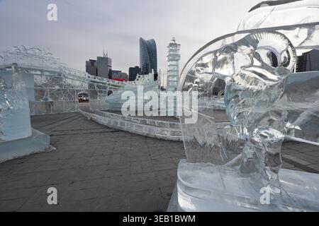 Scultura di ghiaccio in Piazza Sukhbaatar o Piazza Chinggis Khaan a meno 20 gradi Celsius, Ulan Bator, Ulan Bator, Mongolia Foto Stock