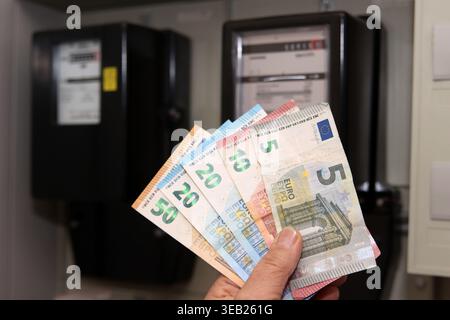 contatore elettrico, prezzi dell'energia, contatore elettrico rotante, contatori, costi dell'energia, prezzo dell'energia, contatori rotativi di elettricità Foto Stock