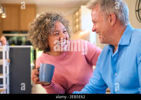 felice, casa, coppia più anziana, happies, case, coppie più anziane Foto Stock
