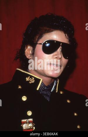 **FILE PHOTO** nuove rivendicazioni di molestie da parte dei fratelli come Michael biopic Debuts. Michael Jackson settembre 1984 crediti: Ralph Dominguez/MediaPunch Foto Stock